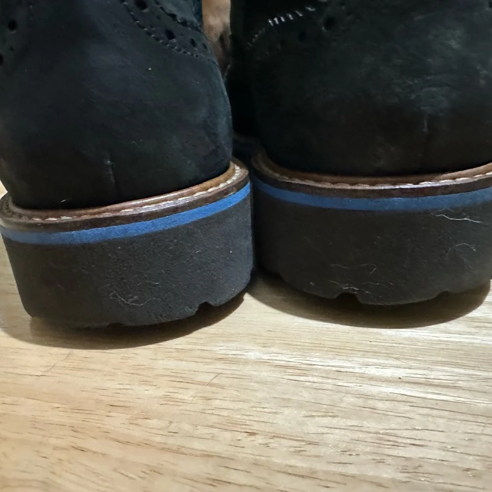 Bruno Magli sz 10, men’s lace up. Lighter than air and super comfortable! Cool - Picture 5 of 7